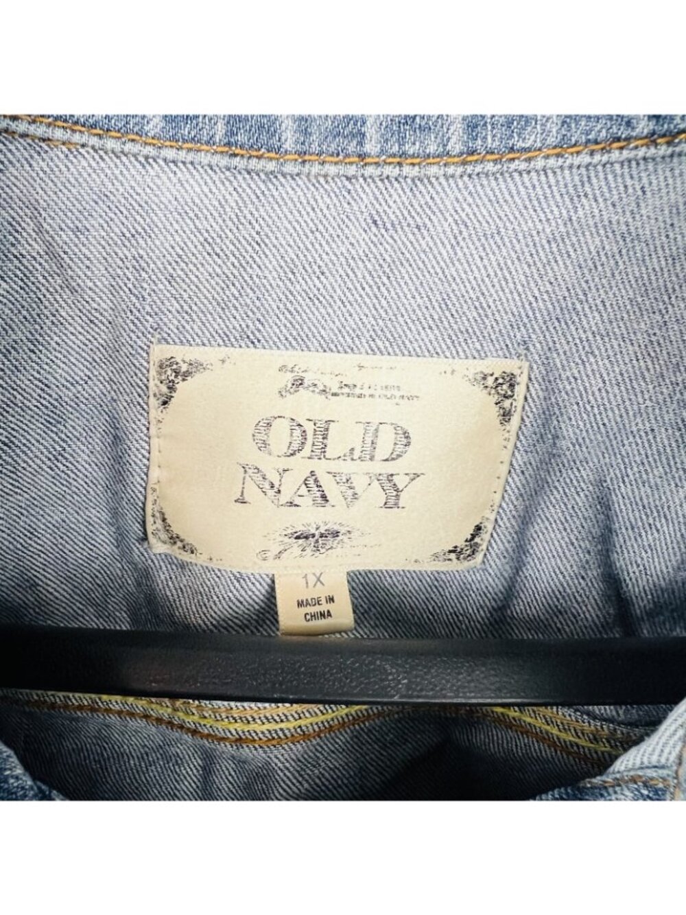 Old Navy Women’s Denim Jean Jacket Blue Long Sleeve Button Front XL - 1X - Picture 3 of 5